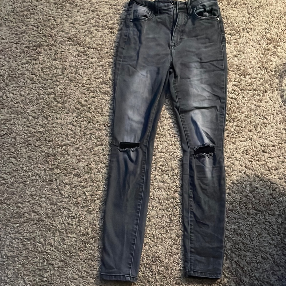 Forever 21 Skinny Black Ripped-Jeans